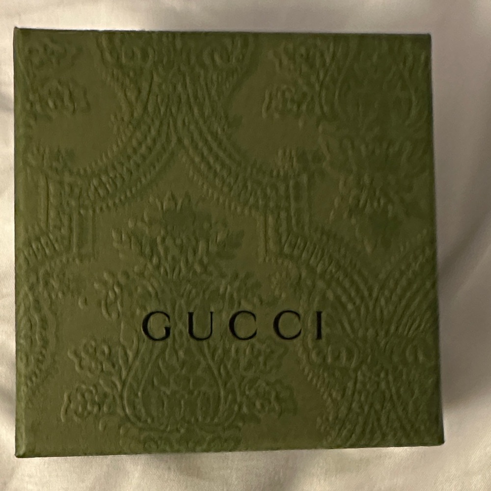Gucci women’s ring in a Olive Embossed Box